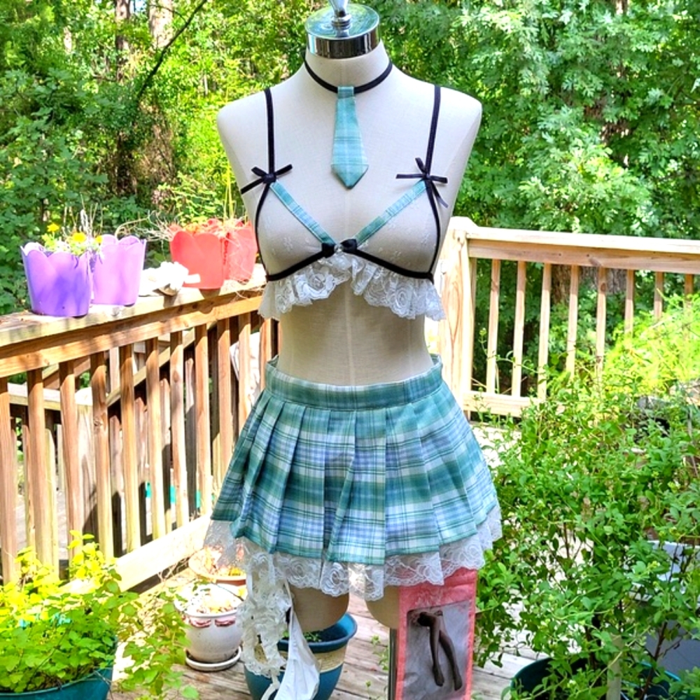 Ladies bad schoolgirl costume, skirt, see through top, garter, wrist lace, hose